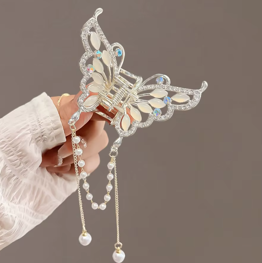 Elegant Metal Butterfly Hair Claw with Tassels & Pearls - Vintage Long Fringe Hairpin Claw Clip